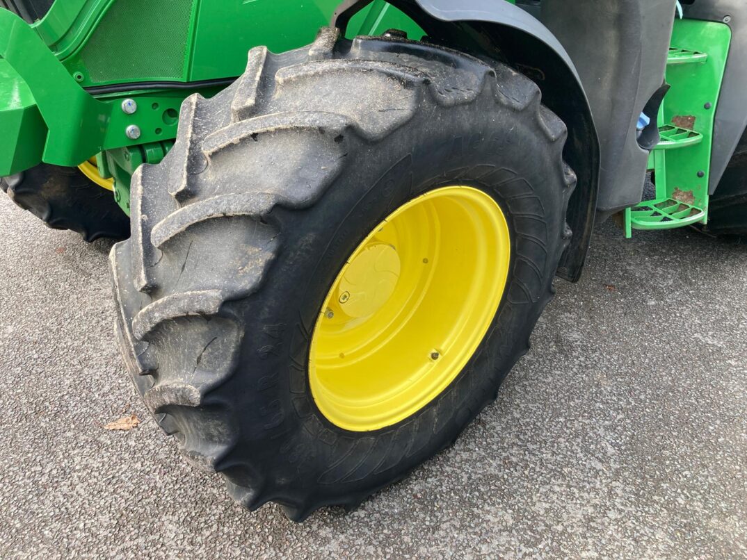 John Deere 6130R