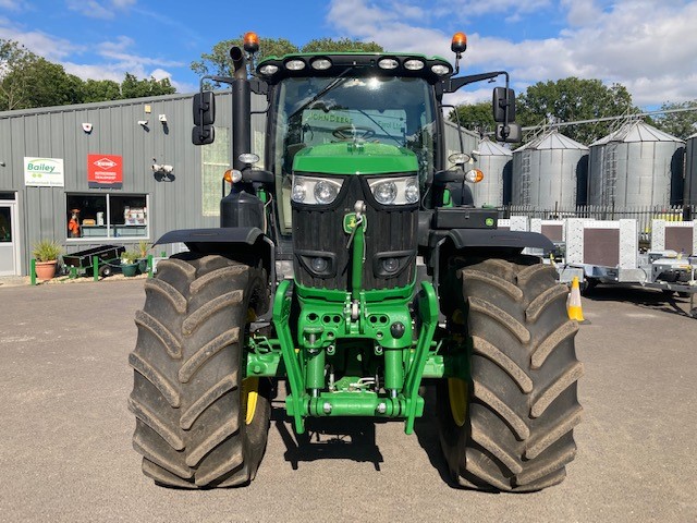 John Deere 6175R