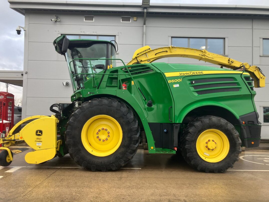 John Deere 8600