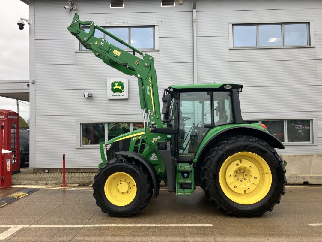 John Deere 6120M