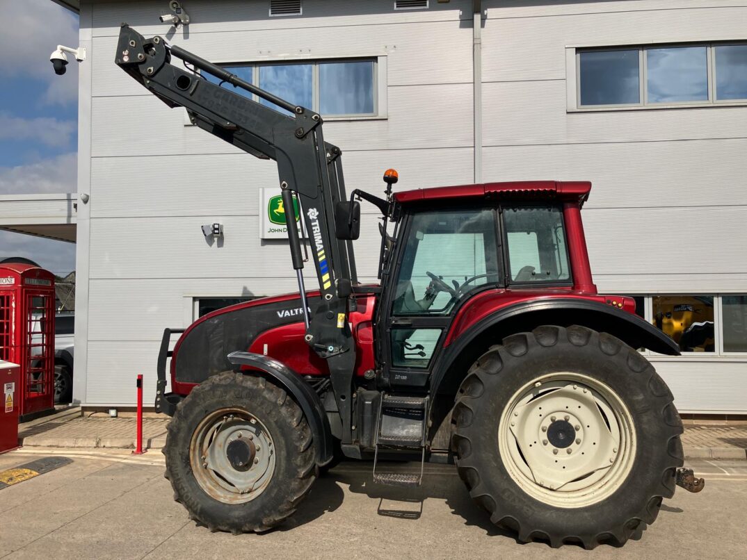 Valtra M130