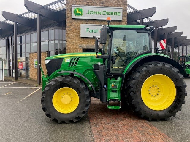 John Deere 6215R