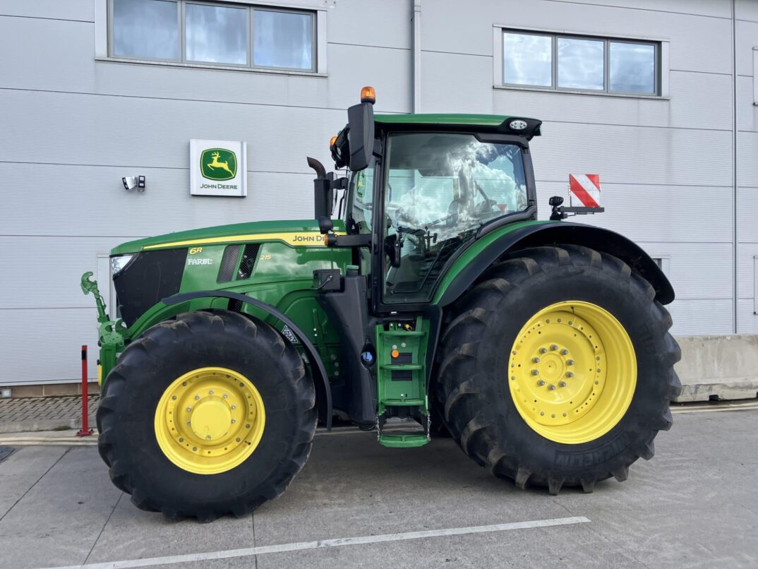 John Deere 6R 215