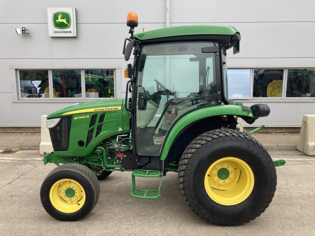 John Deere 4066R