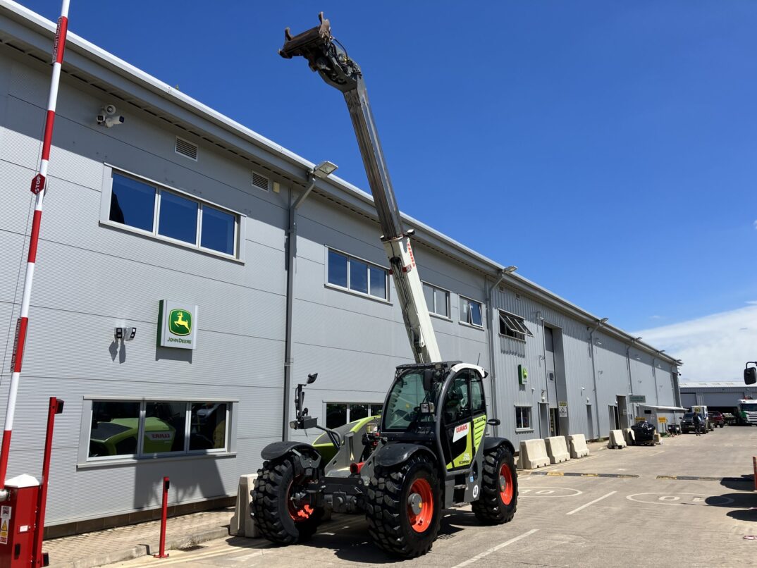 CLAAS 7055 Scorpion