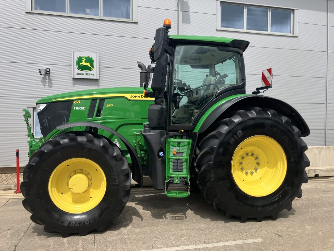 John Deere 6R 250