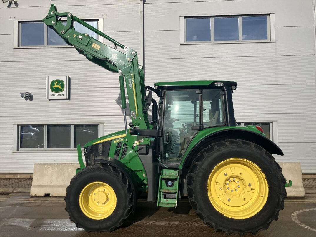 John Deere 6120M