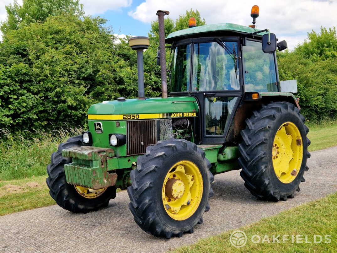 1987 John Deere 2850 4WD Tractor