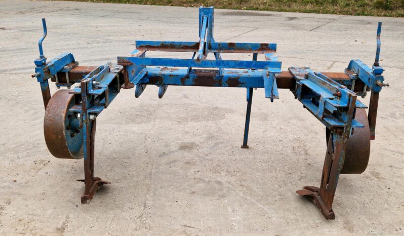 Ransomes 2 leg subsoiler full