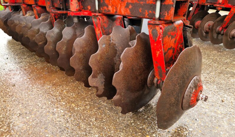 Pettit 76 Series 12′ trailed disc harrows full