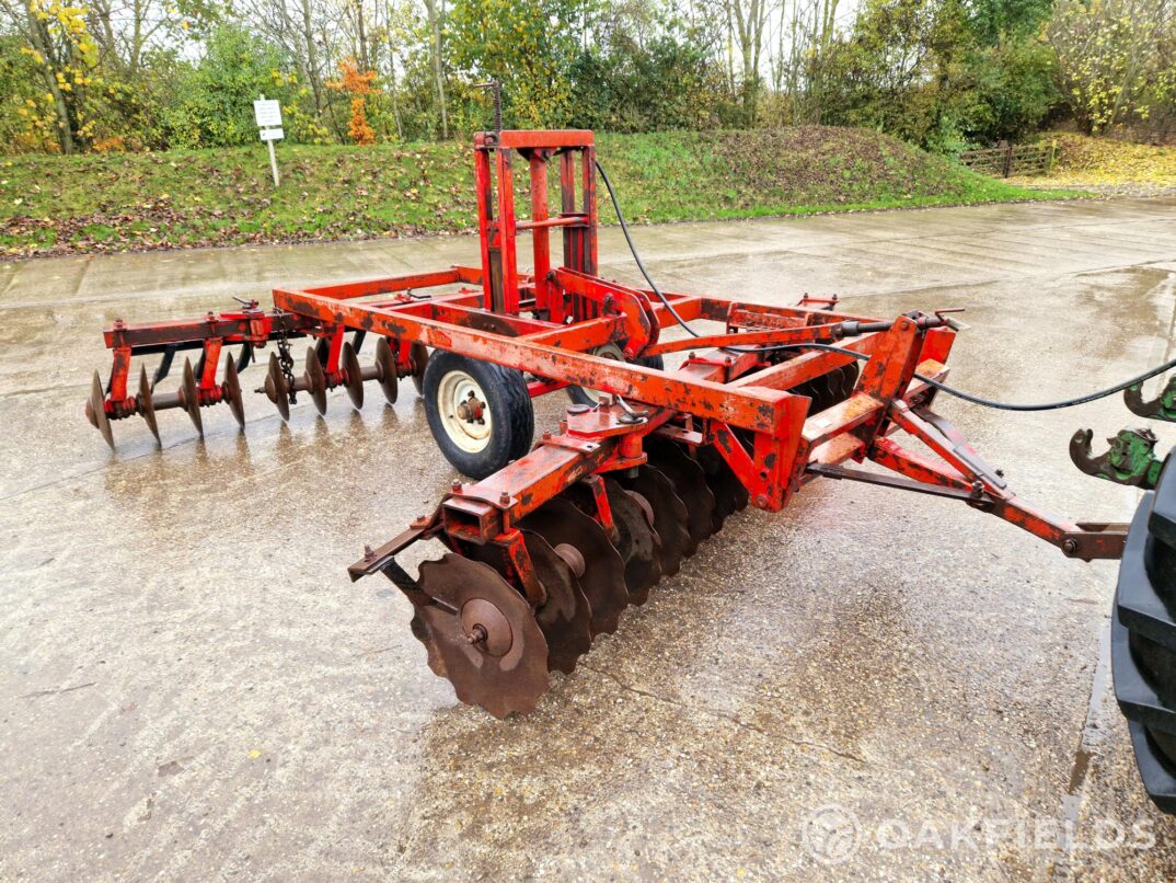 Pettit 76 Series 12′ trailed disc harrows