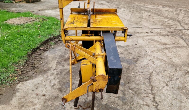 Linkage mounted McConnel Sawbench full