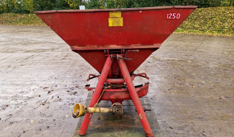 Lely 1250 fertiliser spreader full