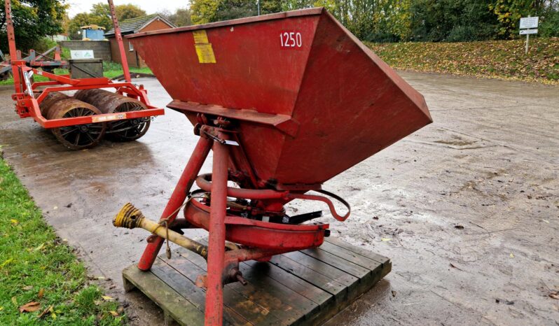 Lely 1250 fertiliser spreader full