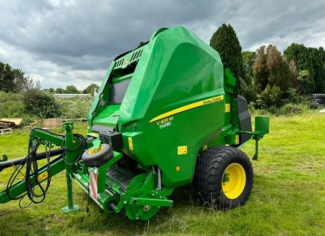 John Deere V451M full