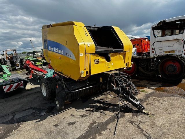 New Holland BR740A Round Baler