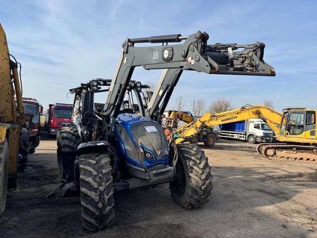 Valtra N134 Agricultural Tractor