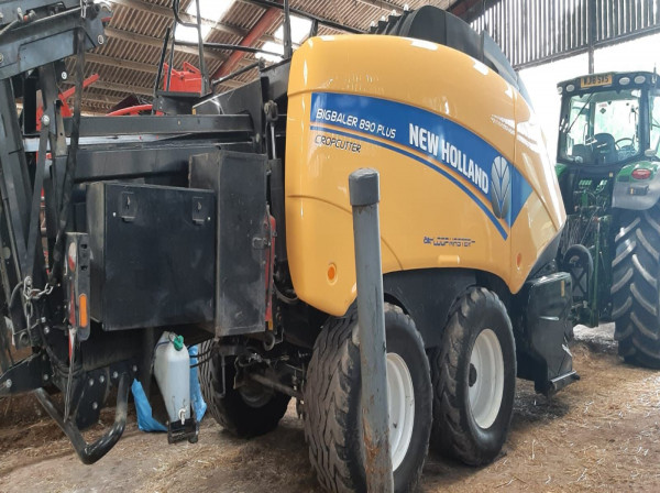 Used 2021 NEW HOLLAND BB890 Big Baler 890 plus, 37,131 Bales, Crop cutter, 2021, loop master, good honest machine all works as it should for sale in Oxfordshire