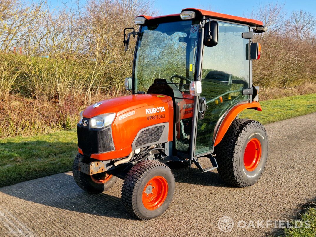 2016 Kubota B2350 4WD Compact tractor