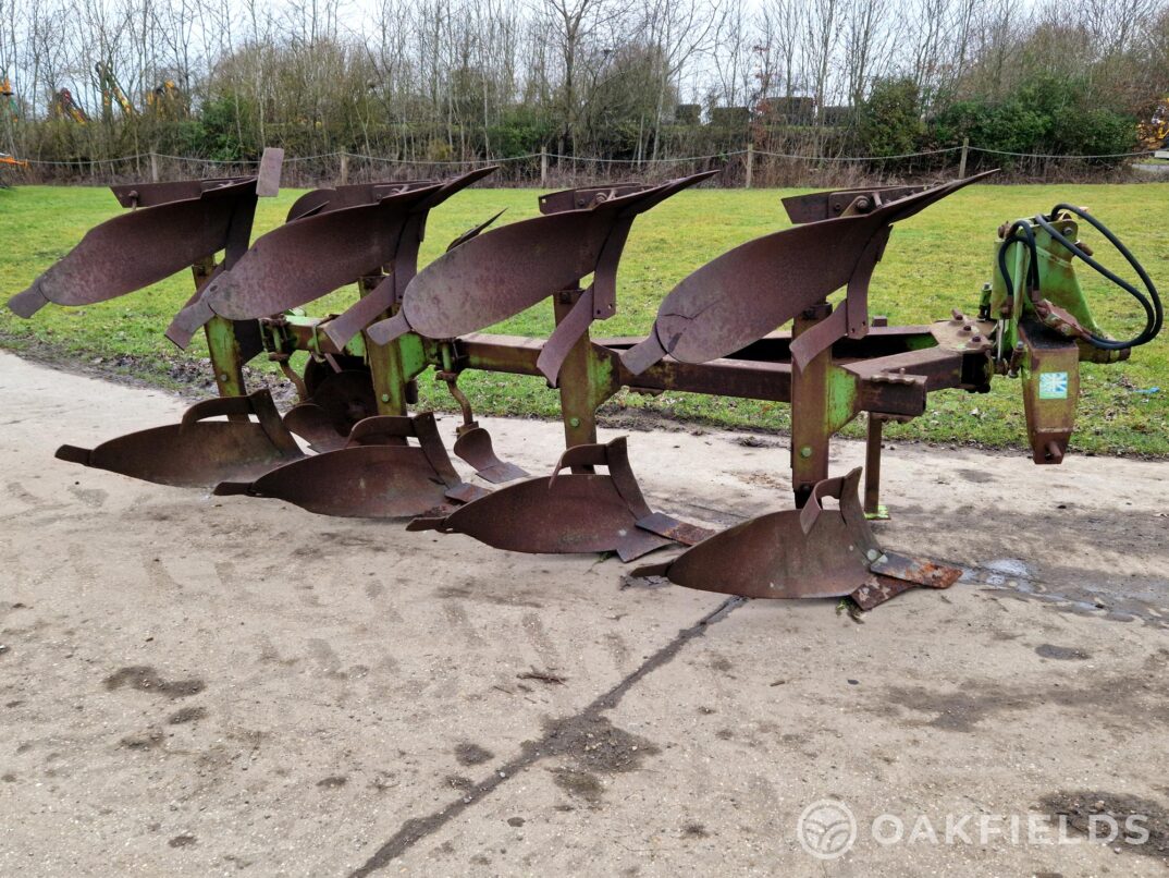 1982 Dowdeswell PP8A 4 furrow reverisble plough