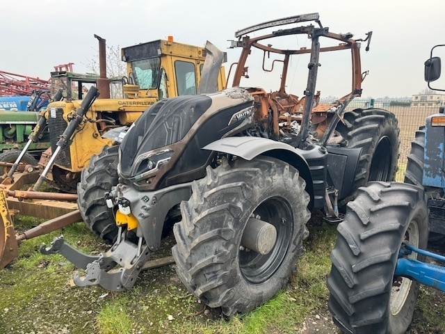 Valtra T215 Agricultural Tractor