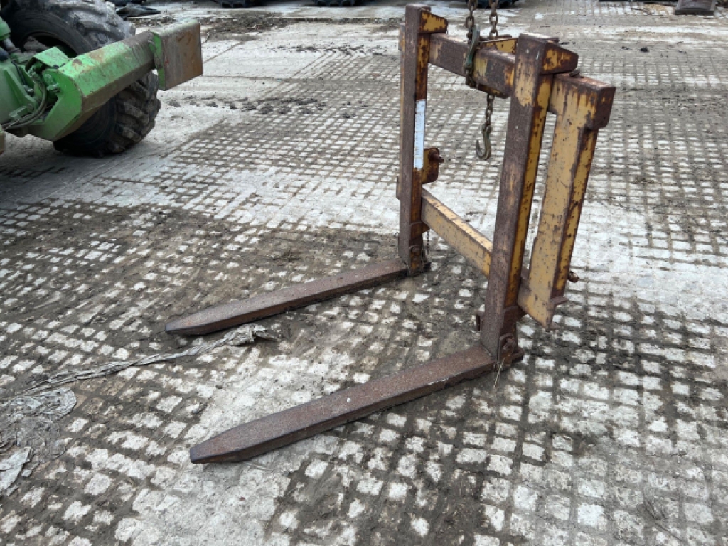 MCCONNEL LINKAGE MOUNTED PALLET FORKS 550 + VAT