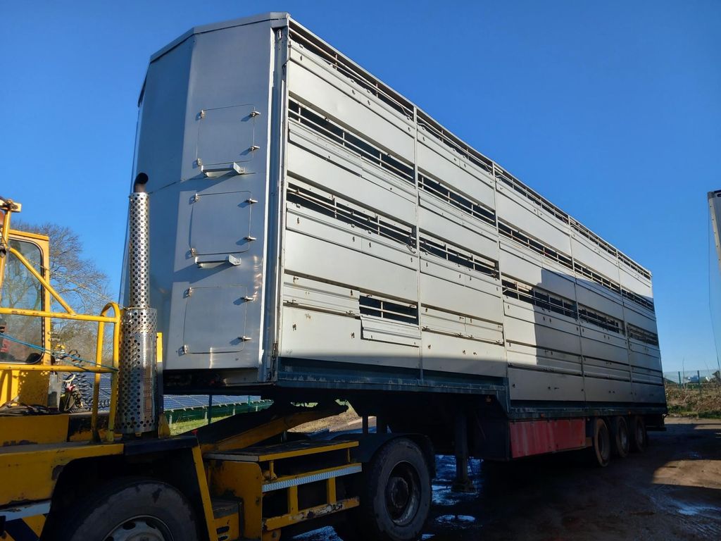 2005 HOUGHTON PARKHOUSE LIVESTOCK CARRIER TRI AXLE TRAILER For Auction on 2025-03-05