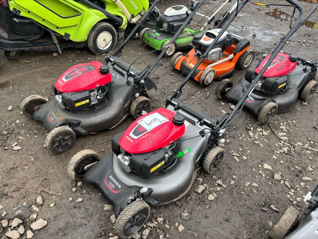 1 X2 HONDA PETROL MOWERS   For Auction on 2025-03-18