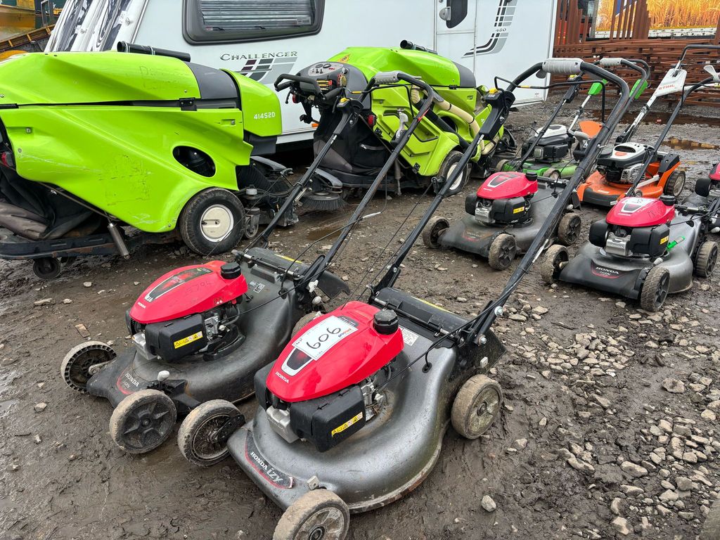 2014 X2 HONDA PETROL MOWERS   For Auction on 2025-03-18