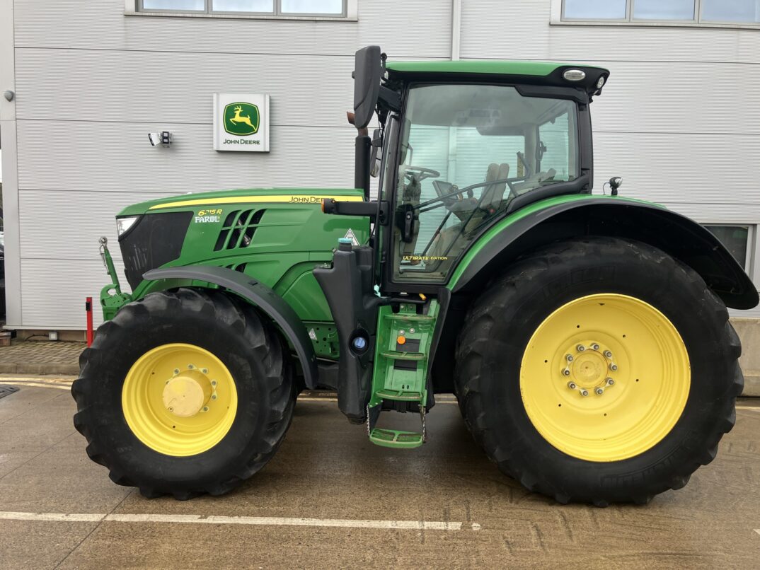 John Deere 6215R