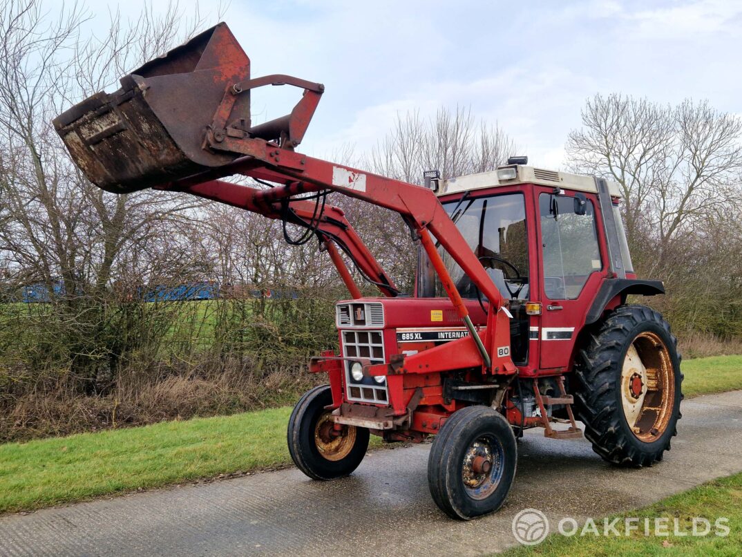 1985 International 685XL 2WD Tractor