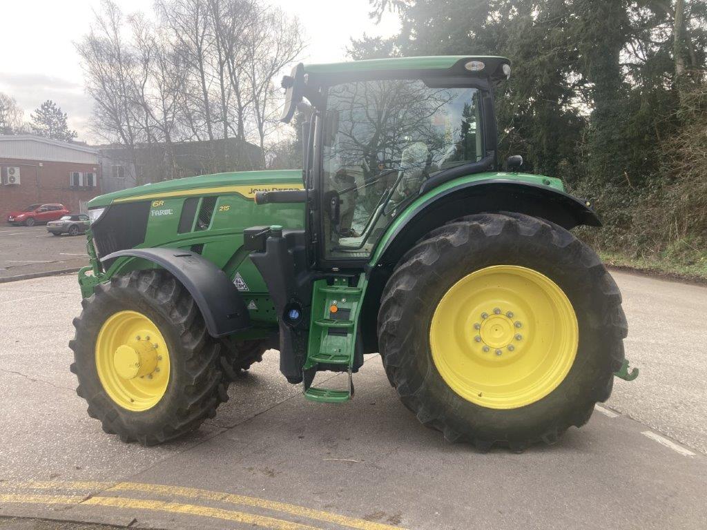 John Deere 6215R