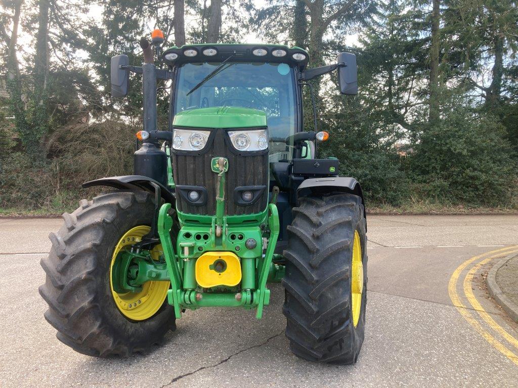 John Deere 6215R