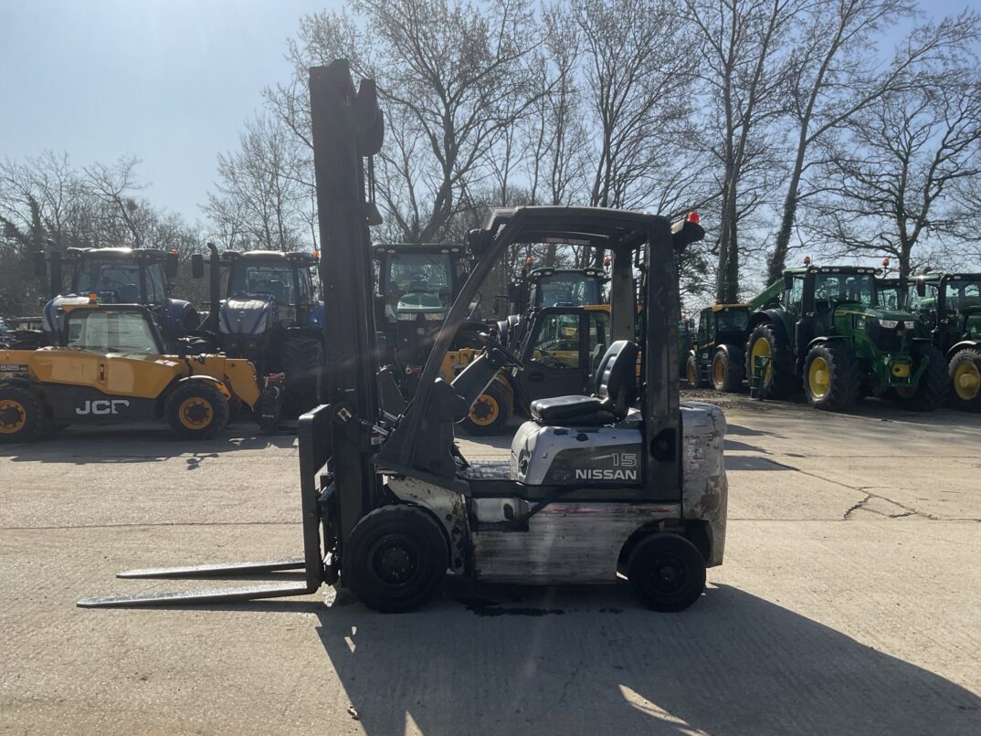 NISSAN 15 FORKLIFT