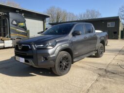 TOYOTA HILUX INVINCIBLE X full