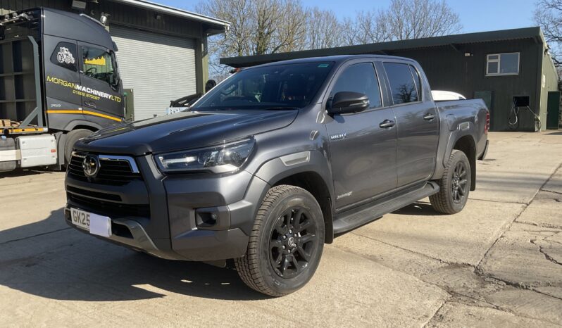 TOYOTA HILUX INVINCIBLE X full