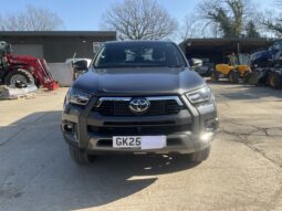 TOYOTA HILUX INVINCIBLE X full