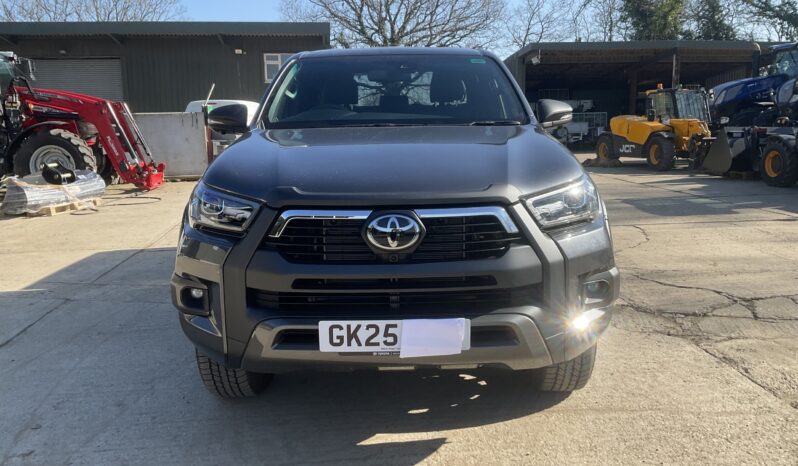 TOYOTA HILUX INVINCIBLE X full