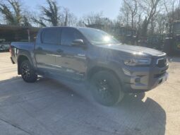 TOYOTA HILUX INVINCIBLE X full