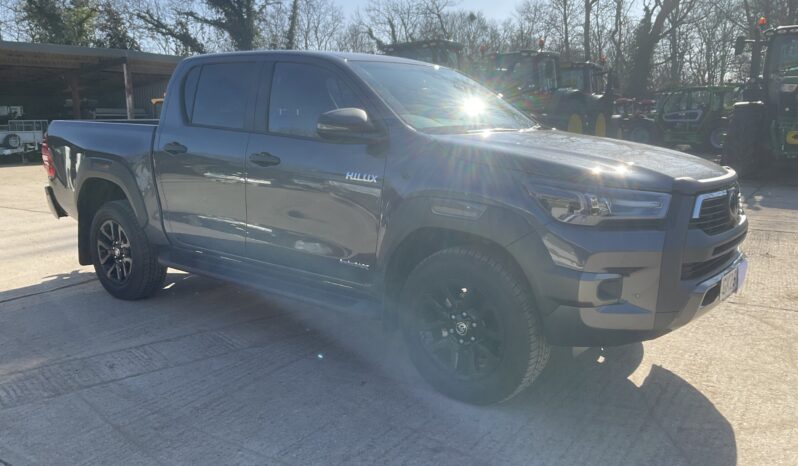 TOYOTA HILUX INVINCIBLE X full