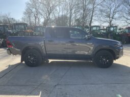 TOYOTA HILUX INVINCIBLE X full