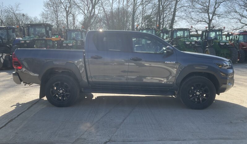 TOYOTA HILUX INVINCIBLE X full