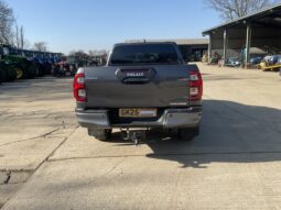 TOYOTA HILUX INVINCIBLE X full