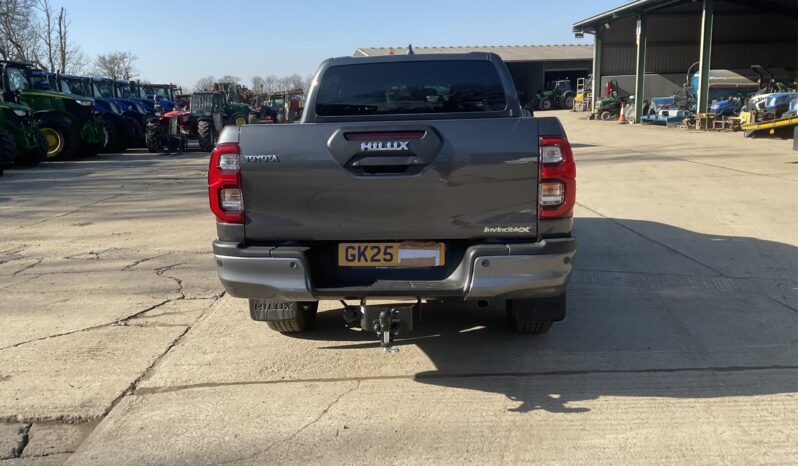 TOYOTA HILUX INVINCIBLE X full