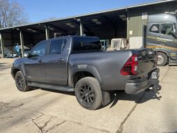 TOYOTA HILUX INVINCIBLE X full