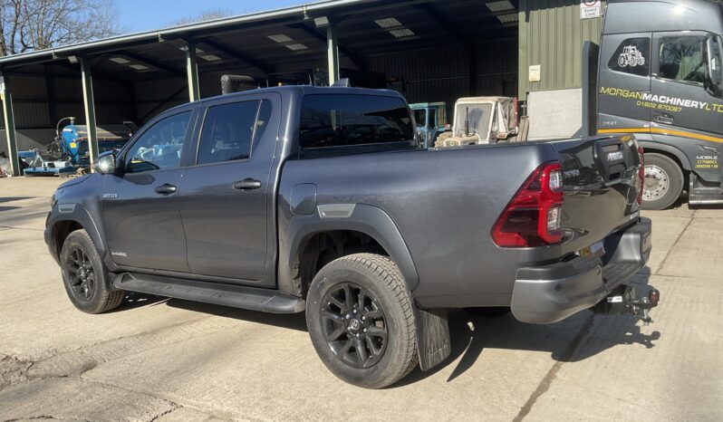 TOYOTA HILUX INVINCIBLE X full