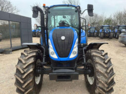 Used 2023 NEW HOLLAND T5.120 lovely little T5.120 electro command, has done barely any work. tyres are like new. 4 halogen worklights Led beacon 3 speed PTO ice cold air con Bluetooth Radio for sale in Oxfordshire full