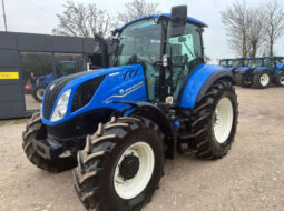 Used 2023 NEW HOLLAND T5.120 lovely little T5.120 electro command, has done barely any work. tyres are like new. 4 halogen worklights Led beacon 3 speed PTO ice cold air con Bluetooth Radio for sale in Oxfordshire full