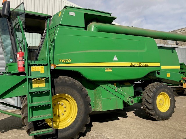 John Deere T670