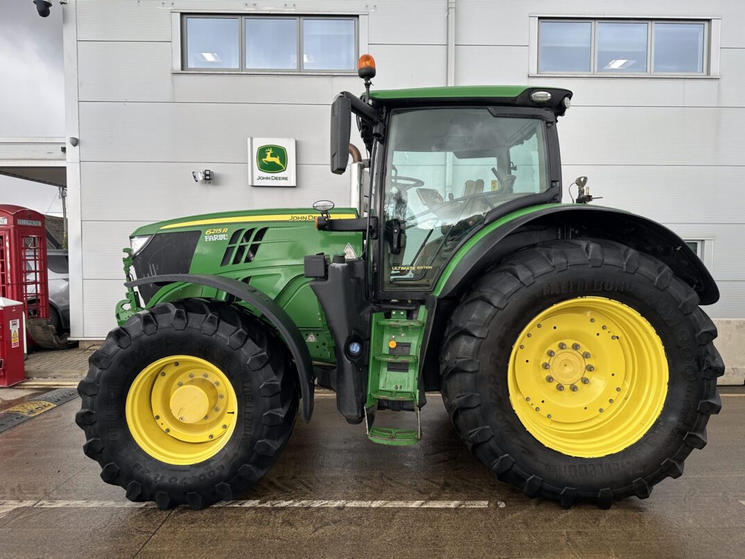 John Deere 6215R